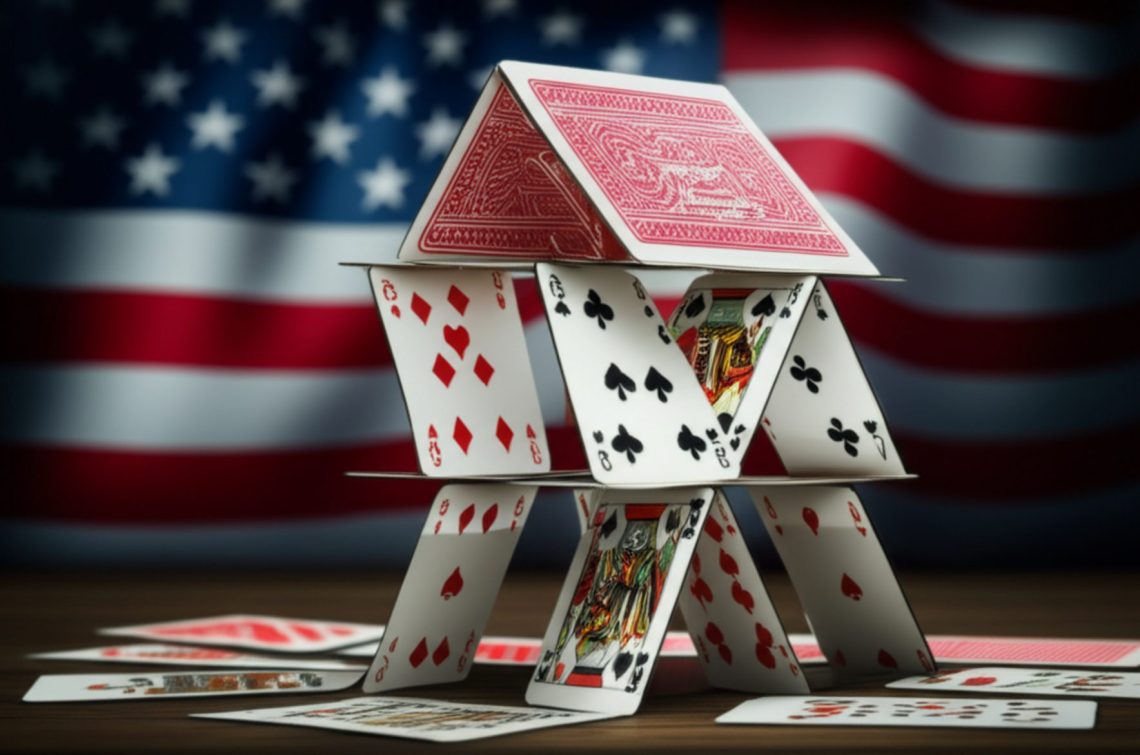 ताश के पत्तों का घर ढह गया: रिकॉर्ड-तोड़ नॉन-फार्म डेटा संशोधन ने अमेरिकी अर्थव्यवस्था की नाजुक सच्चाई को उजागर किया