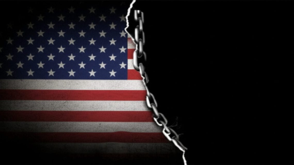 एक गोली से फटा अमेरिका: चार्ली कर्क की त्रासदी, क्या यह स्वतंत्रता के अंत का संकेत है?